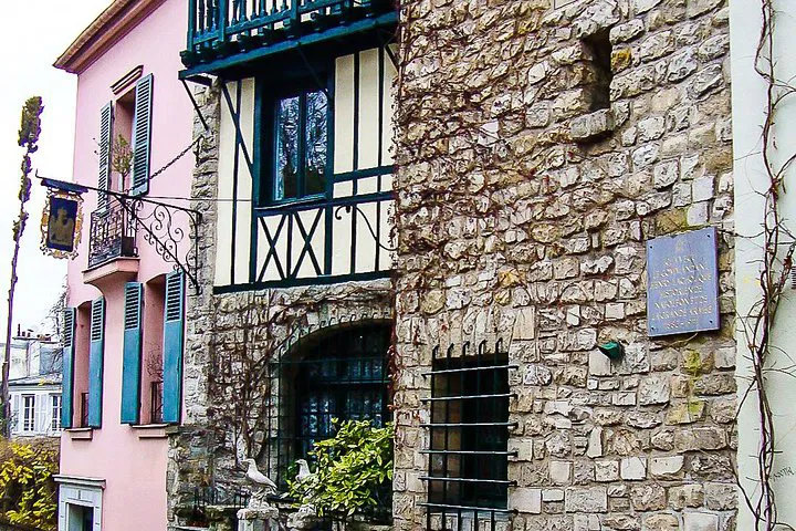 Discover Bohemian Paris: Montmartre Private Walking Tour