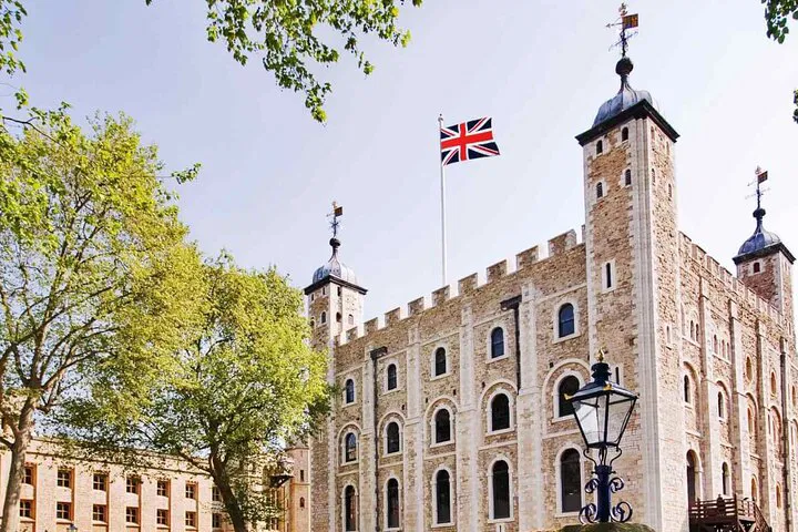 Royal London Unveiled: Tower of London & Westminster Walking Tour