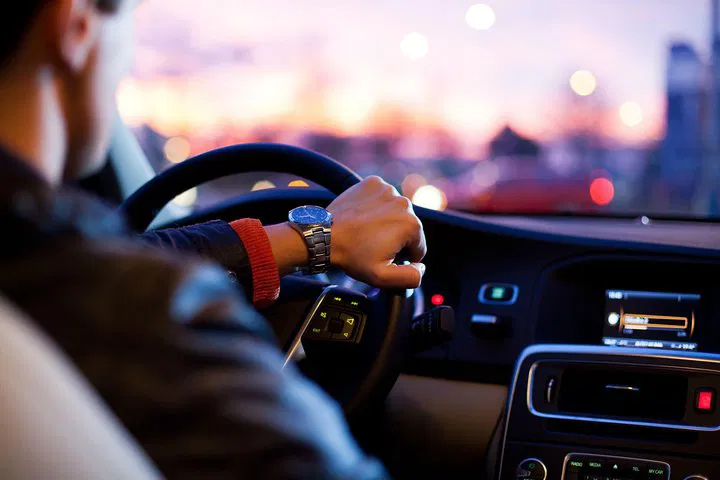 Stress-Free Versailles Visit: Private CDG Airport Transfer Awaits!