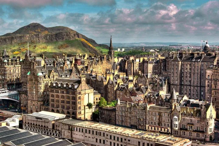 Discover Edinburgh's Old Town: A Personalized Walking Adventure