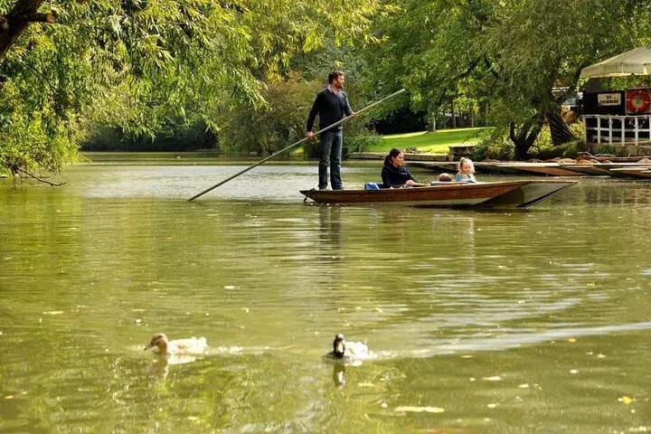 Glide Through Oxford's Charm: Punting on the Cherwell