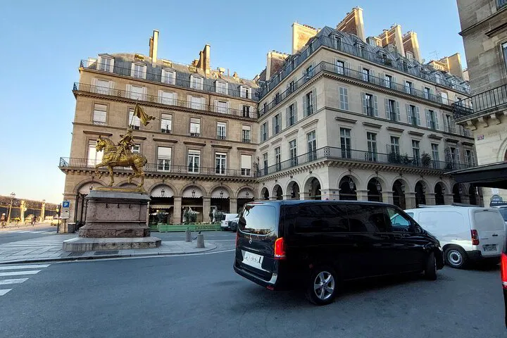 Paris Private Transfer: Tailored City Experience with Local Experts