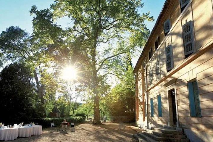 Provence Wine Tasting: Unveil History & Flavors