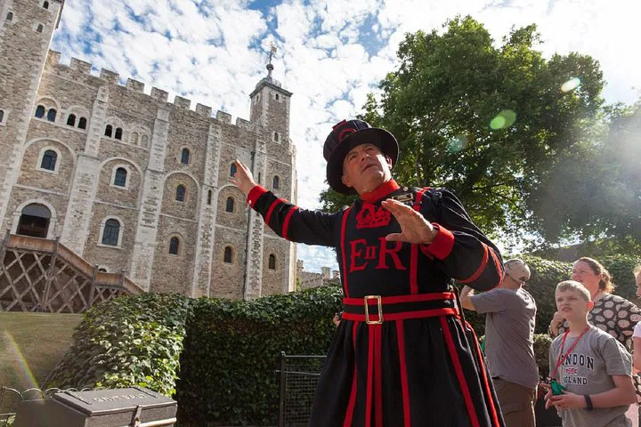 Tower of London, Thames Cruise & Guard Change: Early Access!