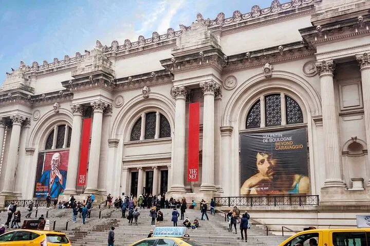 Uncover NYC's Art & History: A Half-Day Walking Adventure!