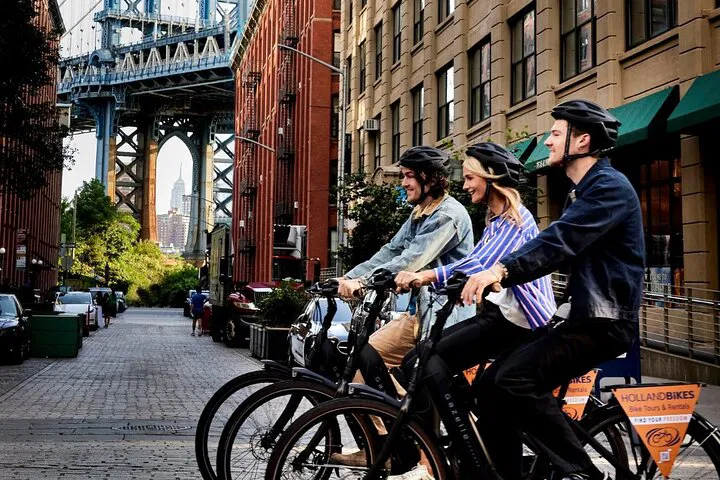 Downtown Bike Tour: Explore NYC's Iconic Landmarks on Dutch Bikes!