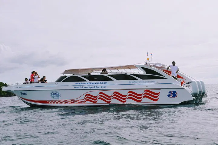 Seamless Island Hop: Koh Bulone to Koh Lipe Speedboat Transfer
