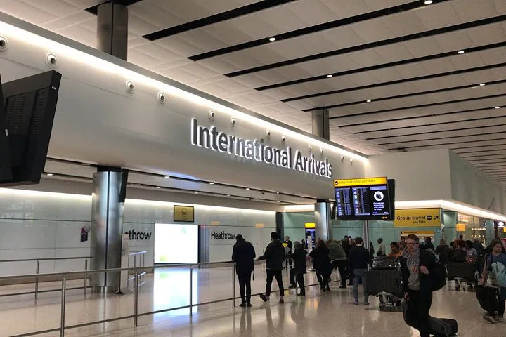 Stress-Free London Transfers: Heathrow Airport to Your Doorstep (W8-W14)