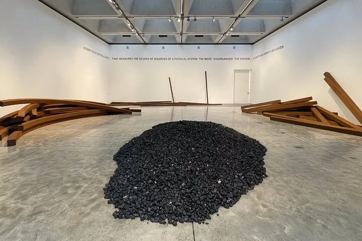 Uncover Chelsea's Art Scene: A Private Gallery Tour with an Art Historian
