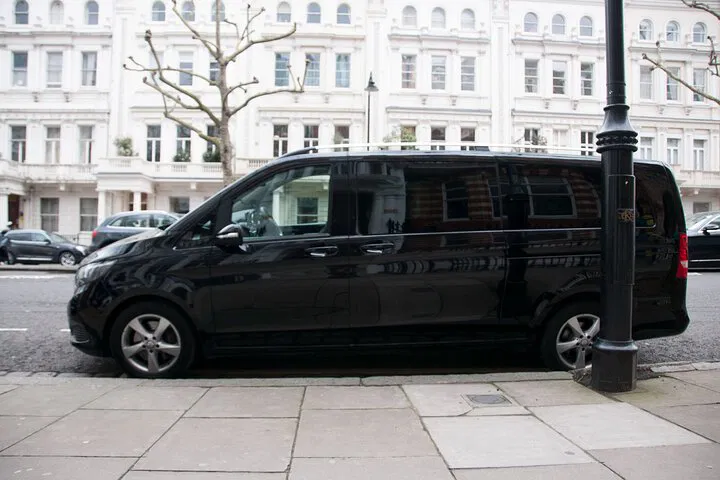 Stress-Free Docklands to Stansted Airport Transfer: Private & Punctual
