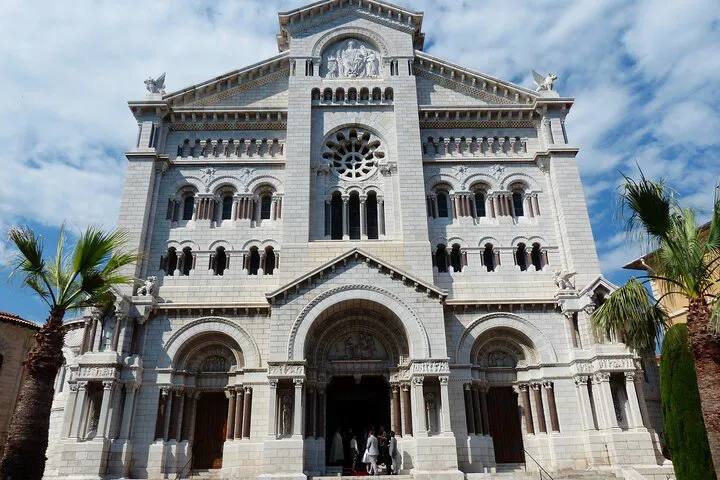 Luxury Transfer: Saint Tropez to Monaco Private Chauffeur Experience