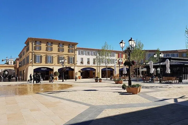 Luxury Shopping Spree: Private Transfer to Provence Designer Outlet