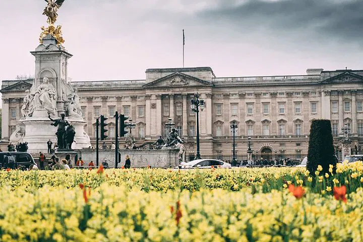 Unveiling London's Majesty: A Half-Day Iconic Landmarks Tour