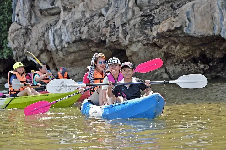 Krabi's Ao Thalane Bay: Kayak Adventure through Mangrove Secrets