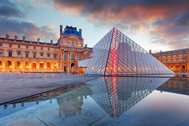 Louvre Family Tour: Da Vinci Treasure Hunt (Entry Included)
