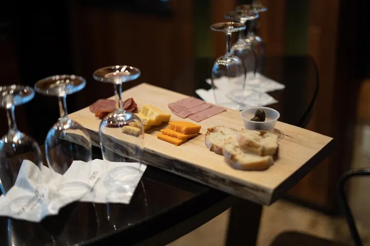 Niagara Wine Tour with Lunch: Taste & Discover!