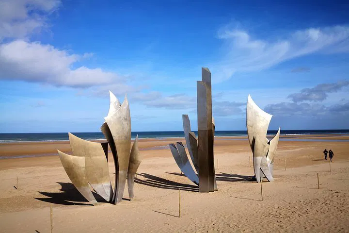Normandy D-Day: A Moving Omaha Beach Small-Group Tour from Paris