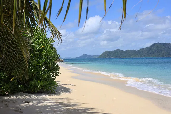 Bon Island Tour: Hidden Beach & Thai Lunch Cruise
