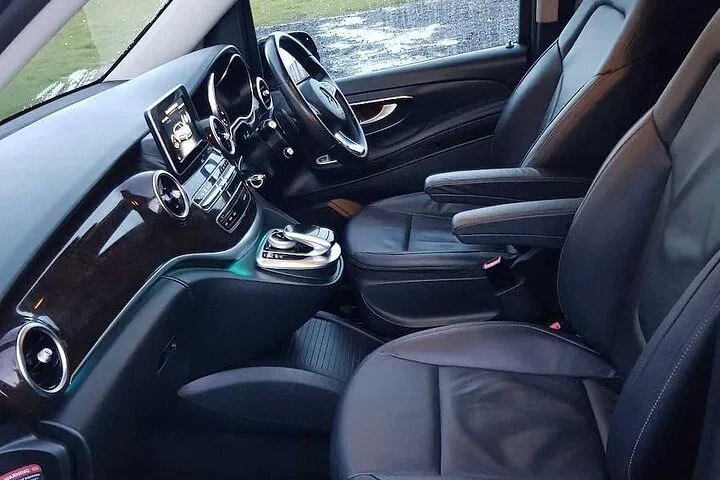 Luxury Dundalk to Dublin Airport Transfer: Private Chauffeur Experience