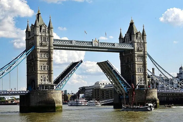 Classic London Black Taxi Tour: Unveiling London's Hidden Gems