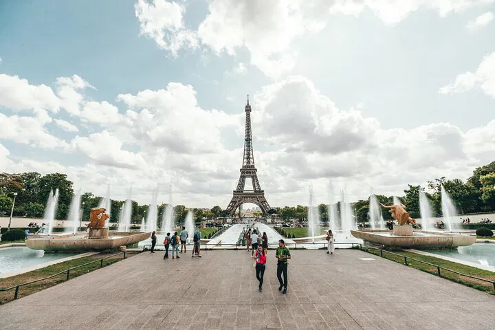 Paris Like a Local: Discover the City's Hidden Gems with a Personalized Tour