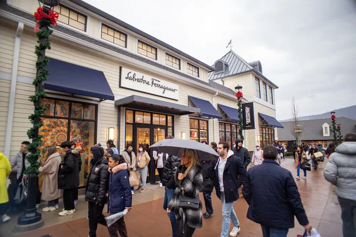 NYC to Woodbury Common: Exclusive Private Shopping Getaway