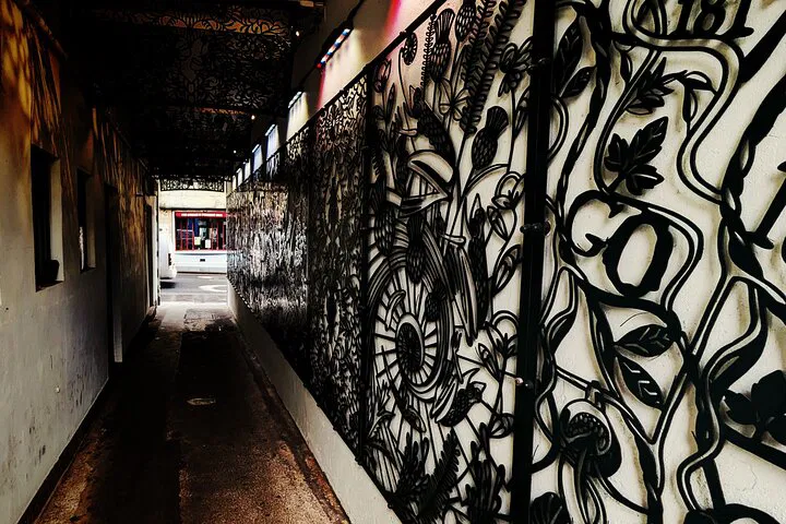 Edinburgh's Royal Mile: Secret Alleyway Walking Tour