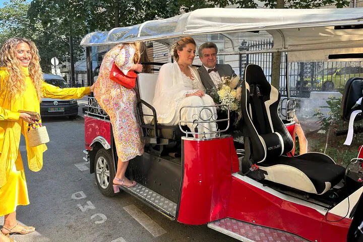 Paris Eco Tuk Tuk: Private Tour of City Highlights