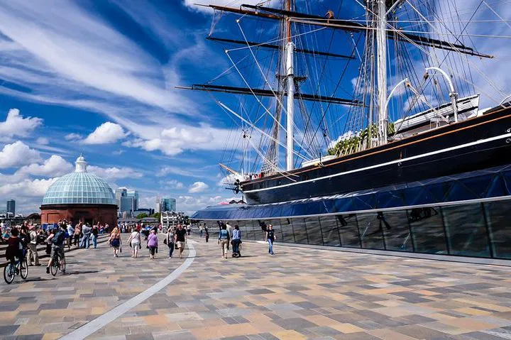 Capture Greenwich: A Personalized Photography Adventure
