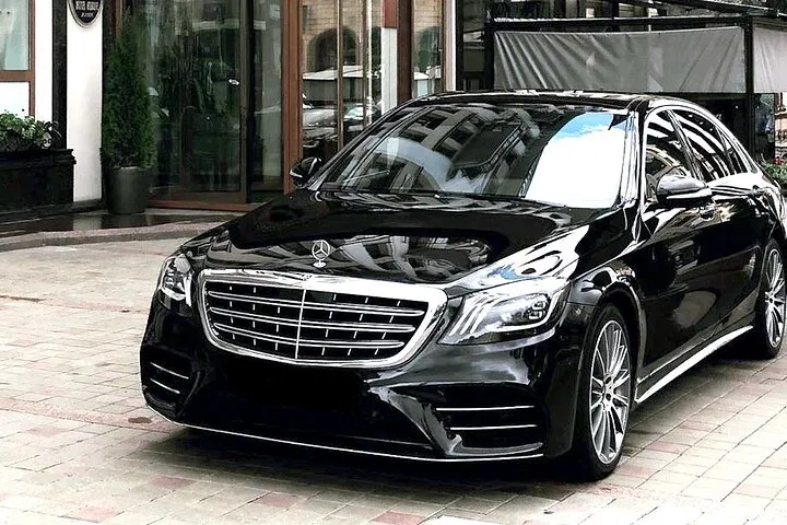 Luxury LAX Departure: Stress-Free Airport Transfer in Style