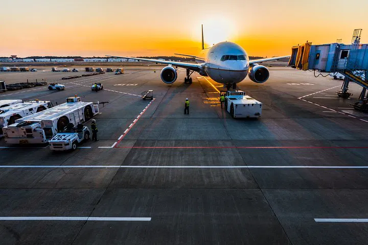 Stress-Free Airport Transfers: Heathrow to Luton with Private Chauffeur