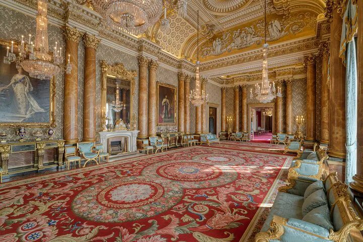 Royal Day Out: Buckingham Palace & Windsor Castle Escorted Tour