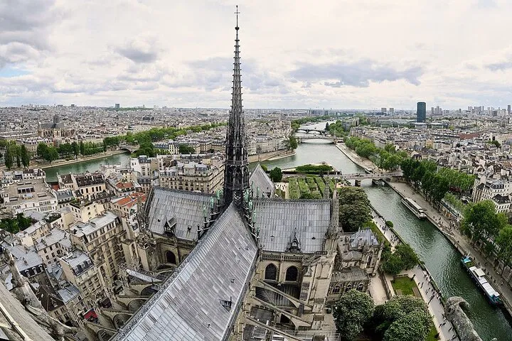 Stress-Free Disneyland Paris Transfer: Private City Escape