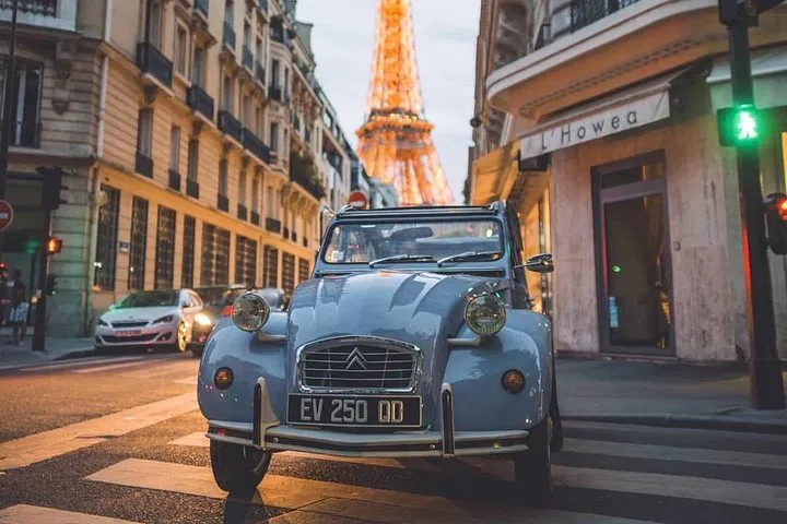 Paris Highlights Tour: 2CV Vintage Car Adventure