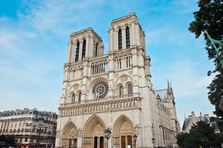Uncover Paris's Secrets: A Historical Walking Adventure