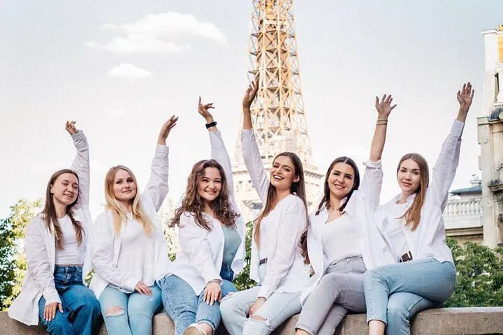 Capture Your Parisian Dreams: Professional Photography with Ivetta