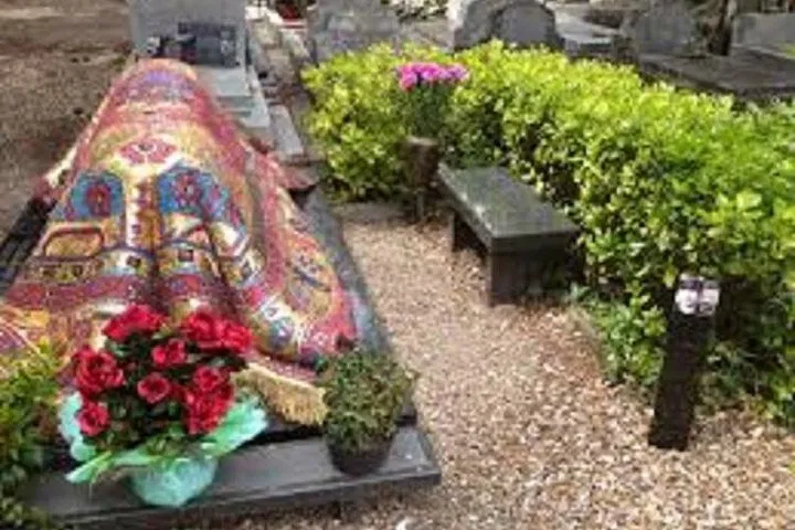Discover Russian History: A Private Cemetery Tour from Paris