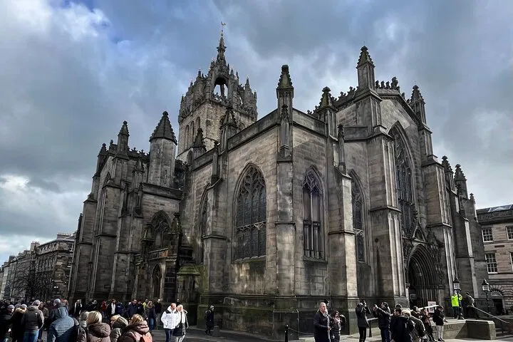 Uncover Edinburgh's Secrets: A Personalized 3-Hour Walking Adventure
