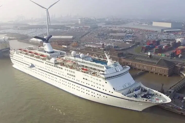 Stress-Free Tilbury to Gatwick Transfer: Private Ride in Comfort