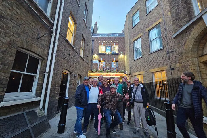 London Pub Crawl & Singalong: Historic Pubs & Cockney Music