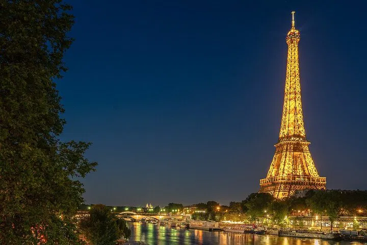 Discover Paris's Charm: A Speedy 2-Hour Adventure!
