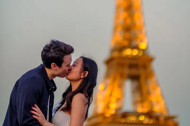 Eiffel Tower Photoshoot: Capture Your Parisian Dream!