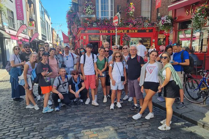 Uncover Dublin's Charms: An Italian-Guided Walking Tour Through History