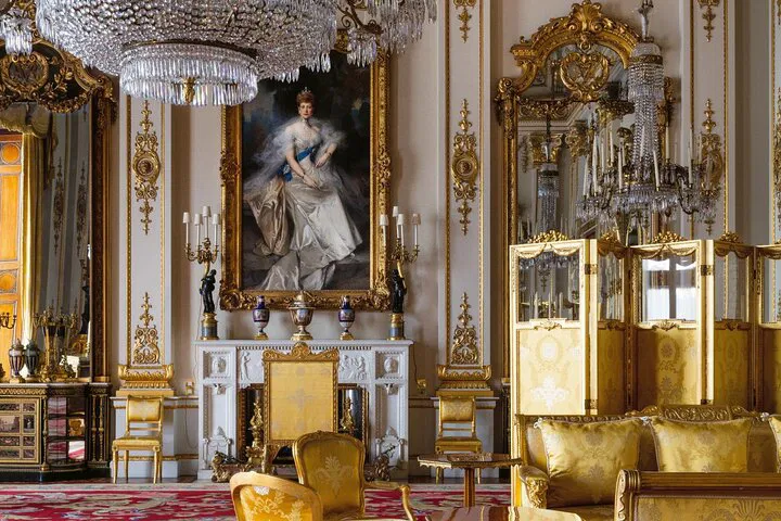 Royal London Unveiled: Private Tour & Buckingham Palace Entry