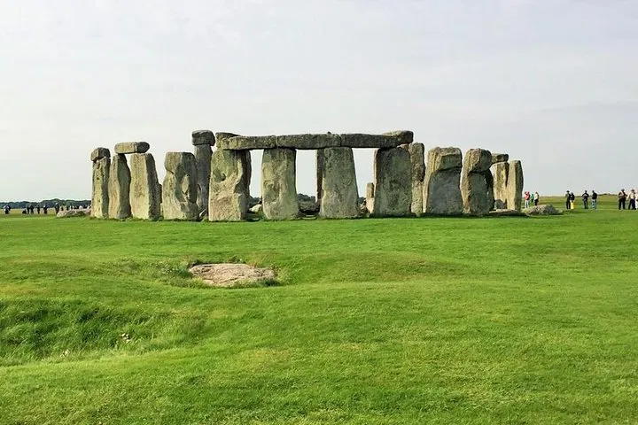 Stonehenge & Bath: Full-Day Tour from London