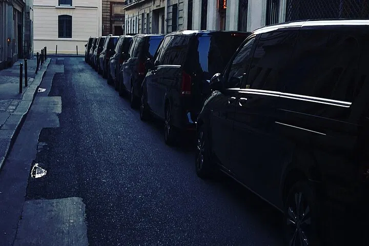 Paris Airport Transfer: Arrive in Style & Comfort