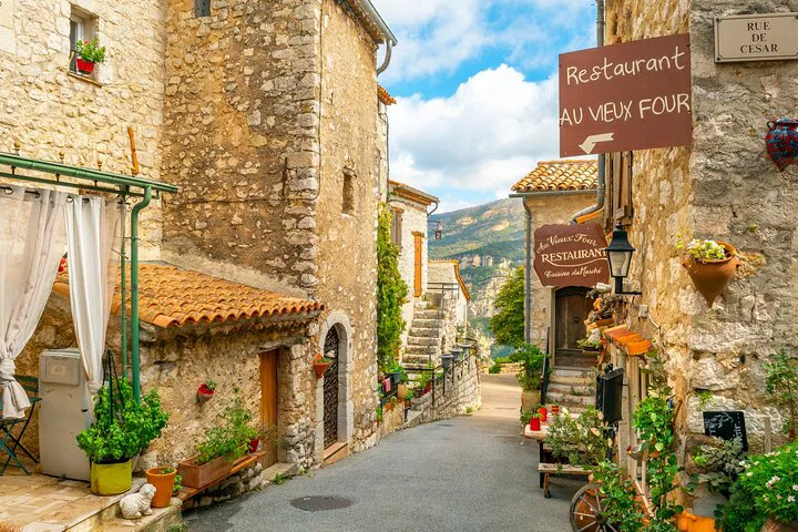 Discover Provence: A Perfumed Journey Through Medieval Villages