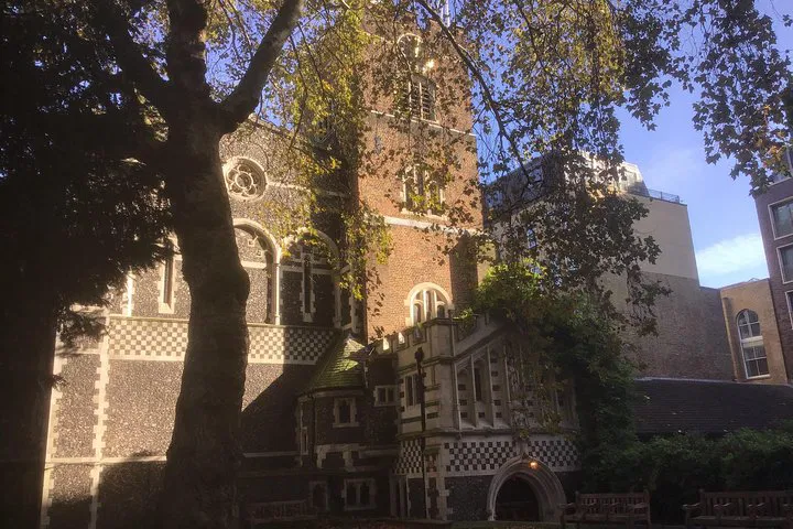London's Dark History: Castles, Courts & Crusaders Tour