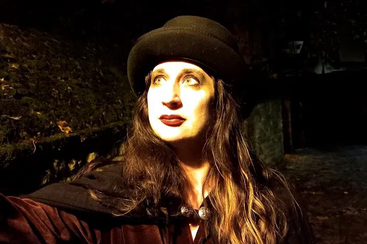 Oxford's Dark Secrets: Uncover History's Chilling Tales on a Ghost Tour!