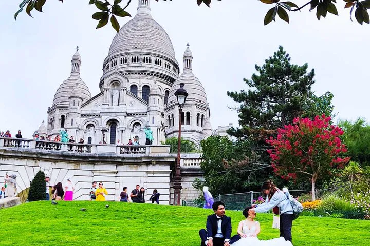 Paris Walking Tour: See Top Landmarks & Hidden Gems